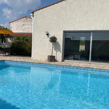 Les Pertuis Rochelais לינה וארוחת בוקר