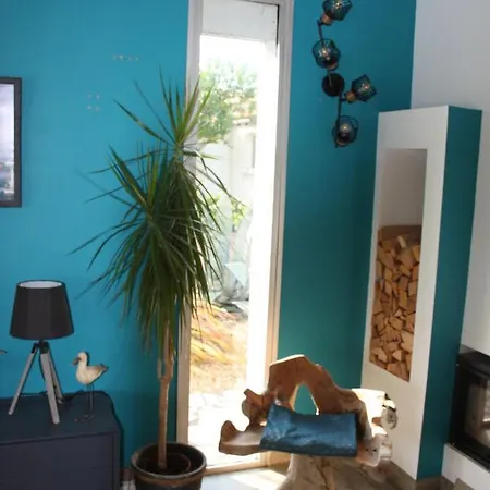 לינה וארוחת בוקר Les Pertuis Rochelais 4*