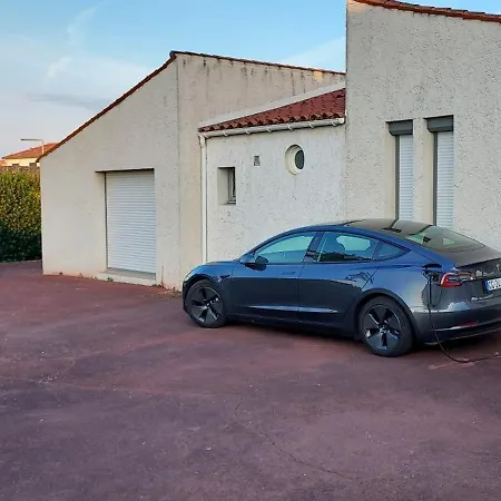 לינה וארוחת בוקר Les Pertuis Rochelais 4*