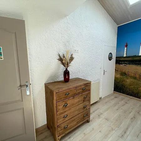 לינה וארוחת בוקר Les Pertuis Rochelais 4*