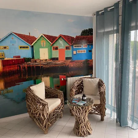 Les Pertuis Rochelais לינה וארוחת בוקר 4*