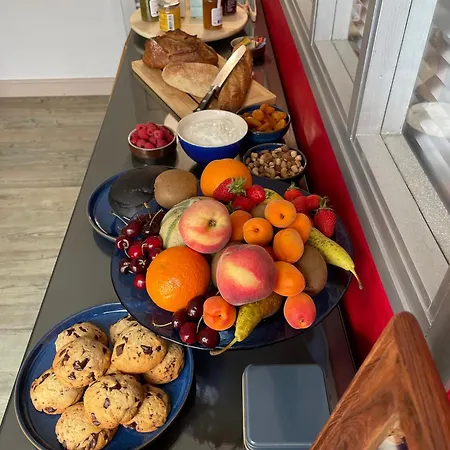 לינה וארוחת בוקר Les Pertuis Rochelais 4*