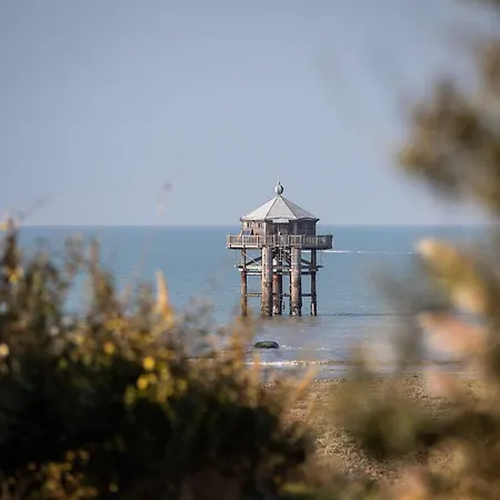 לינה וארוחת בוקר Les Pertuis Rochelais 4*