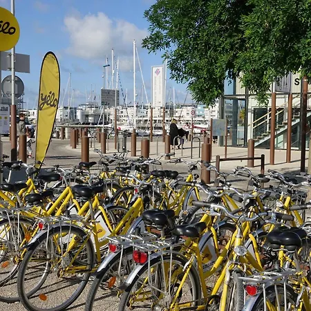 לינה וארוחת בוקר Les Pertuis Rochelais