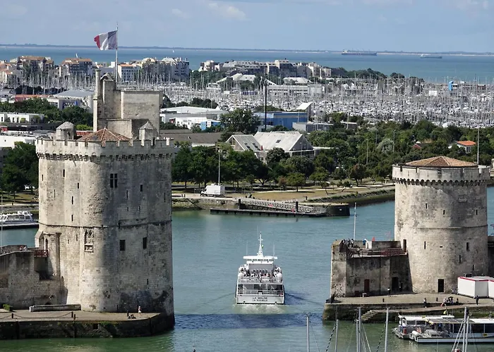 Les Pertuis Rochelais B&B 페리그니